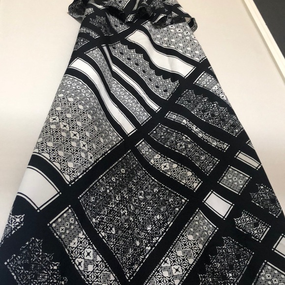 Maternity - LONG BLACK AND WHITE DRESS - Picture 2 of 6